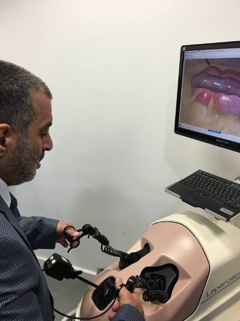 Prof. Dr. Dereli, Katar’da Sanal Ameliyat Yaptı