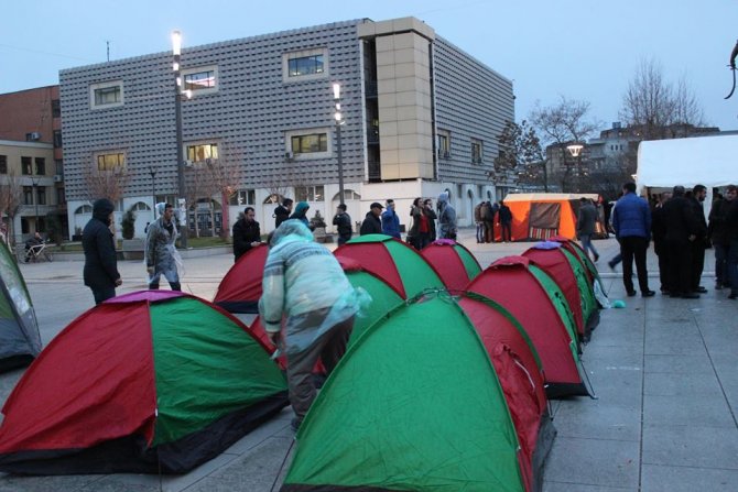 Kosova muhalefeti çadıra girdi