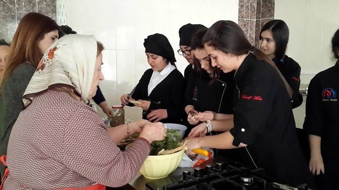 Girityalılar Mudanyalı Öğrencilere Girit Yemeklerini Öğretti