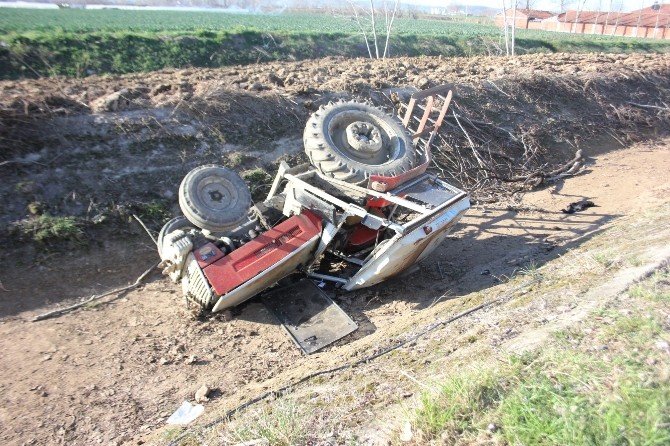 Traktör Su Kanalına Düştü: 1 Yaralı