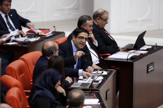 Meclis'te HDP'li vekilin bombacının taziyesine gitmesi tartışma çıkardı