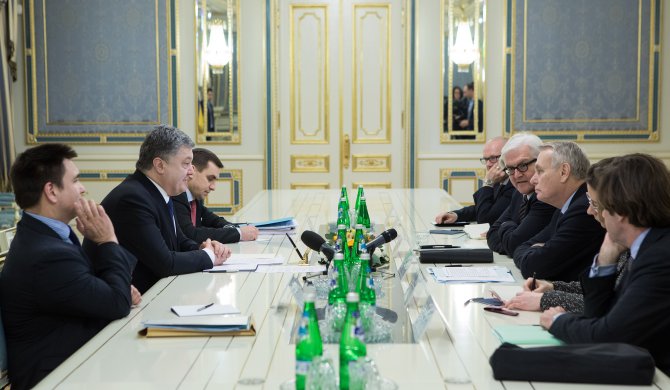 Poroşenko, Almanya ve Fransa dışişleri bakanlarıyla görüştü