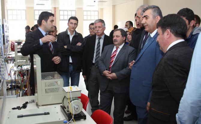 BEÜ Elektrik Elektronik Mühendisliği Bölümü laboratuvarları hizmete açıldı