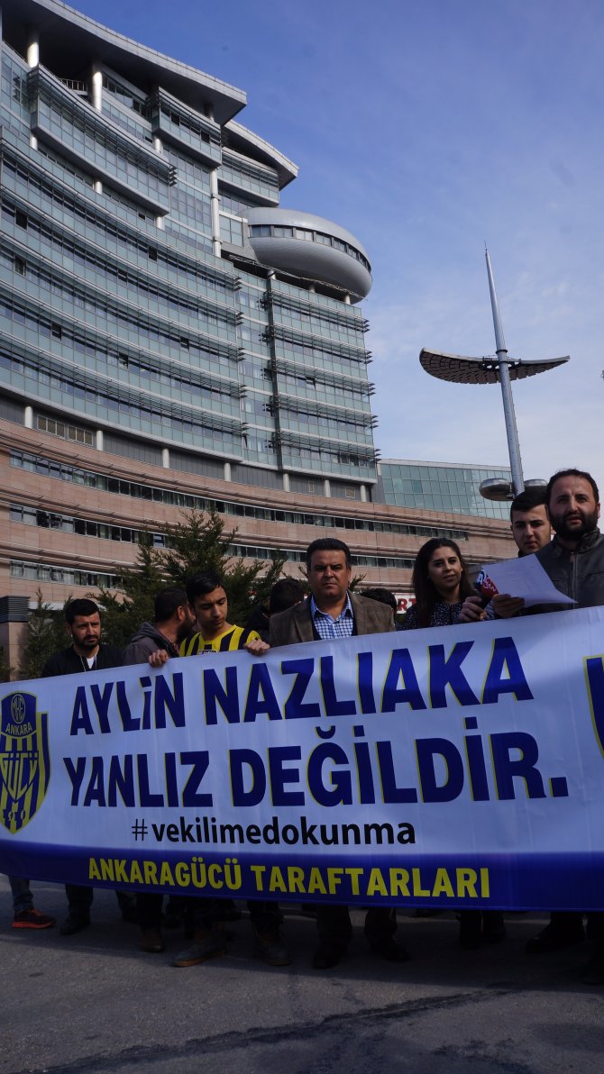 Ankaragücü taraftarlarından CHP’li Nazlıaka’ya destek eylemi