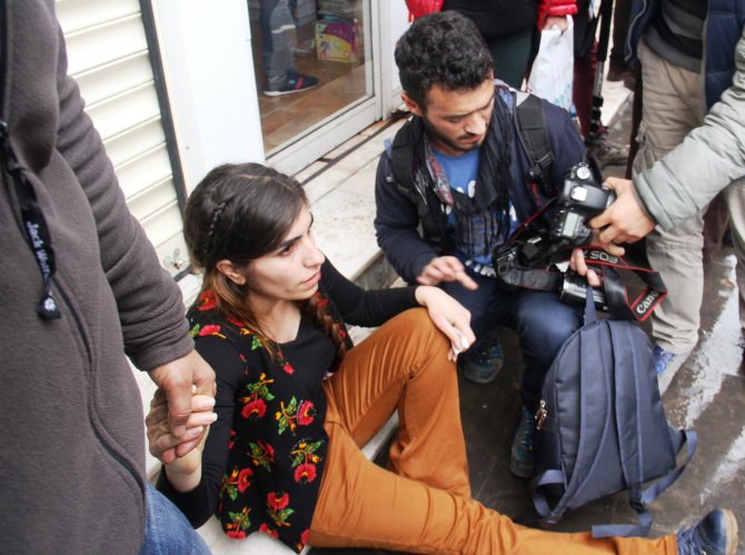 Sur yürüyüşüne müdahalede bir gazeteci yaralandı