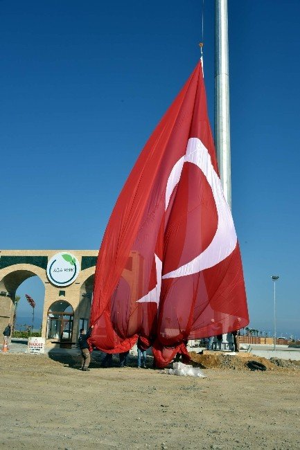 Ege Ve Akdeniz’in En Büyük Türk Bayrağı Aliağa’da Dikildi