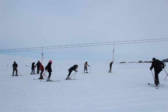 Kaymakam TEOG´ta Başarılı Olan Öğrencileri Kayak Gezisi İle Ödüllendirdi