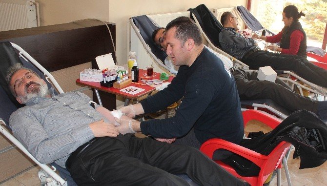 MÜSİAD Konya Şubesi Kan Bağışı Kampanyası Düzenledi