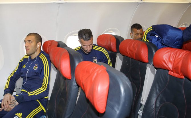 Fenerbahçe, 20 kişilik bir ekiple şafakta Moskova uçtu