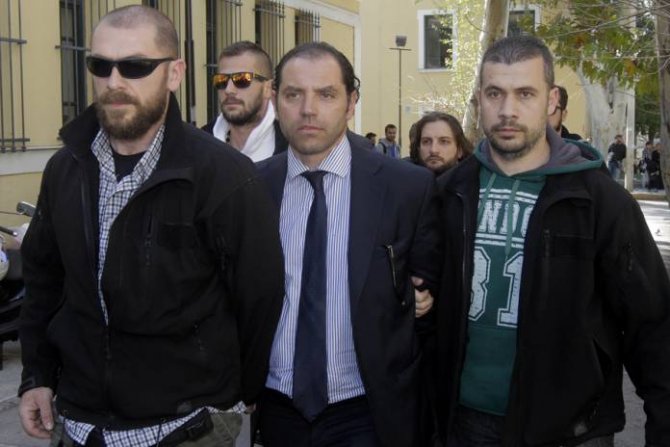 Yunanistan'da 'şantaj' ve 'yalan haber'le köşeyi dönen gazetecilere gözaltı