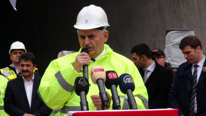 Bakan Yıldırım: YHT projesi Marmaray'dan pahalı