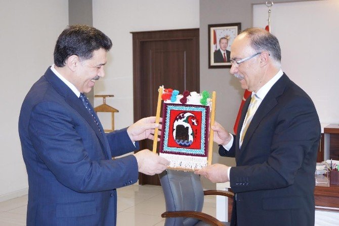 Azerbaycan Milletvekili Hüseynov’dan, Rektör Çelik’e Ziyaret