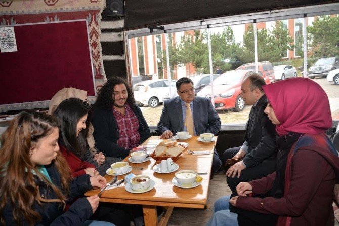 Başkan Selim Yağcı, Öğrenci Otağı’nda Öğrencilerle Birlikte Çorba İçti