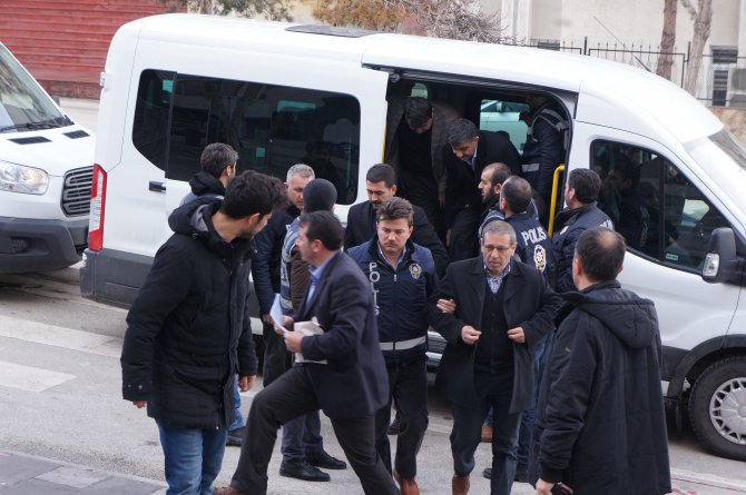 Erzurum'da gözaltına alınan eğitim gönüllüleri adliyeye sevk edildi