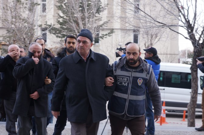Erzurum'da gözaltına alınan eğitim gönüllüleri adliyeye sevk edildi