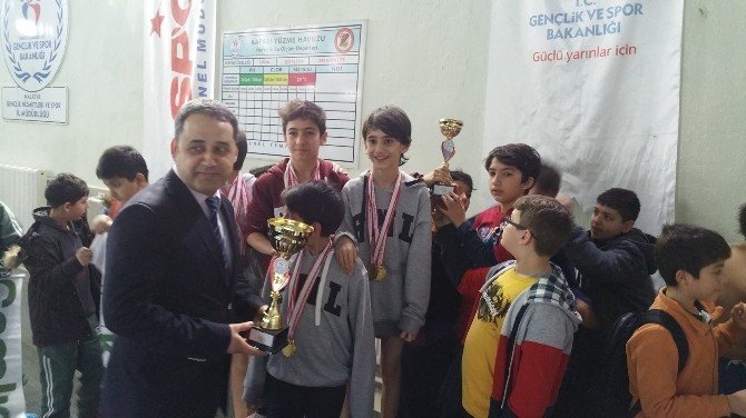 Finalli Öğrenciler Yüzmede Başarılı Oldular