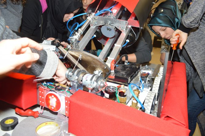 Liseli kızların robotu ABD'de yarışacak