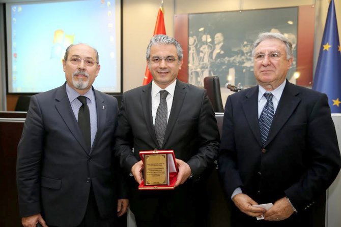 Karşıyaka Belediye Başkanı Akpınar'a 'Yılın Başkanı' ödülü