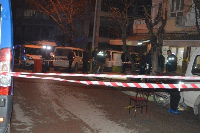 Manisa’da Kahvehaneye Silahlı Saldırı: 2 Yaralı