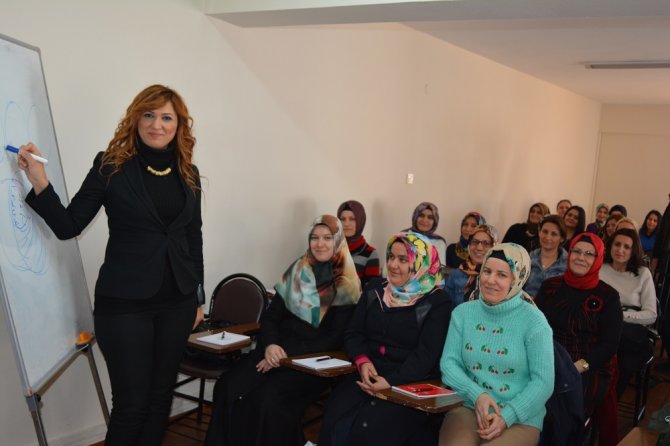 Türk Metal Sendikası'ndan kadın işçilere eğitim