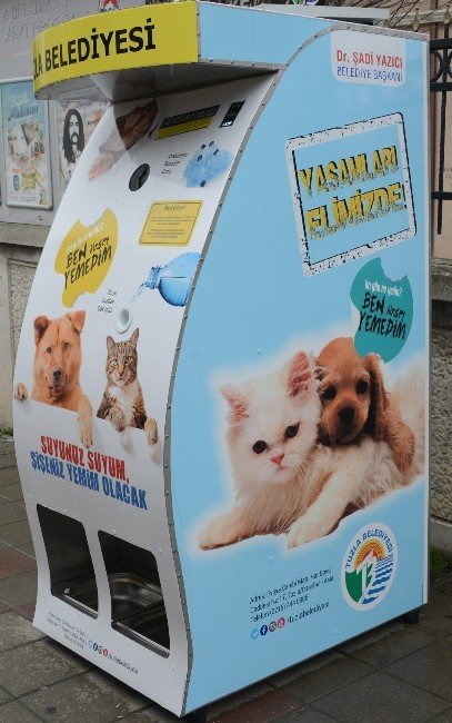 Tuzla’da Sokak Hayvanları ‘Mama Otomatı’ İle Besleniyor