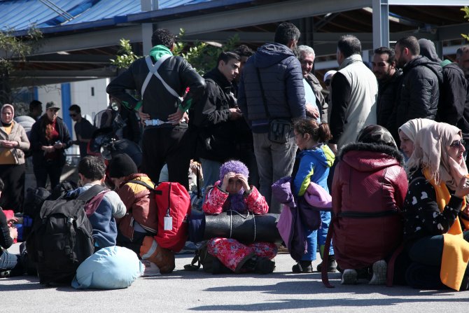 Yunanistan'da mülteci ve göçmen kaosu büyüyor