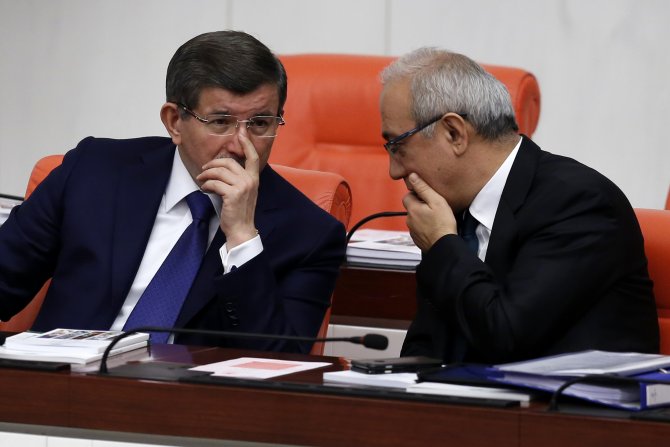 Başbakan Davutoğlu ve CHP lideri Kılıçdaroğlu Meclis Genel Kurulu'nda