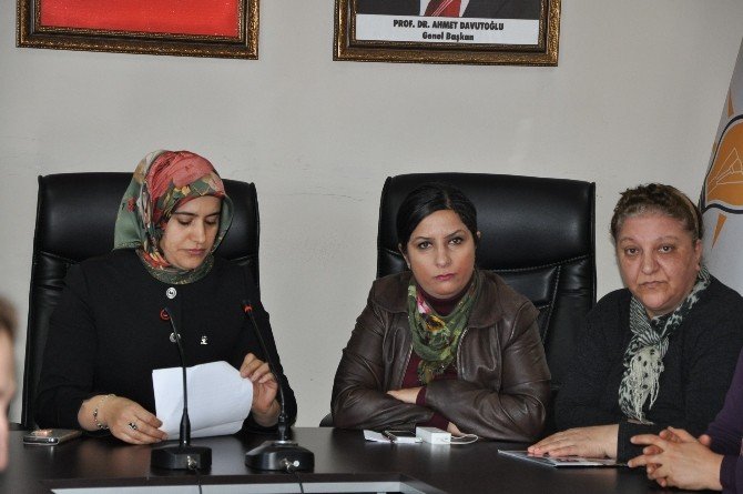 AK Parti Kars Kadın Kolları Başkanlığı Hocalı Katliamını Kınadı!