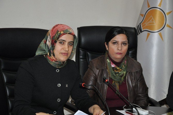 AK Parti Kars Kadın Kolları Başkanlığı Hocalı Katliamını Kınadı!