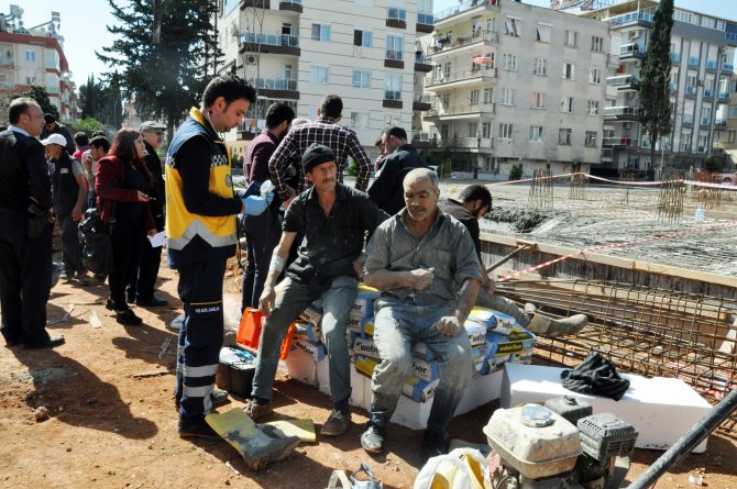Antalya’da inşaat çöktü: 4 yaralı