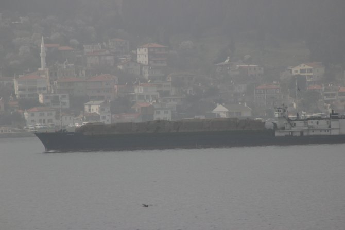 Askerî araç taşıdığı iddia edilen Rus gemisi Çanakkale Boğazı'ndan geçti
