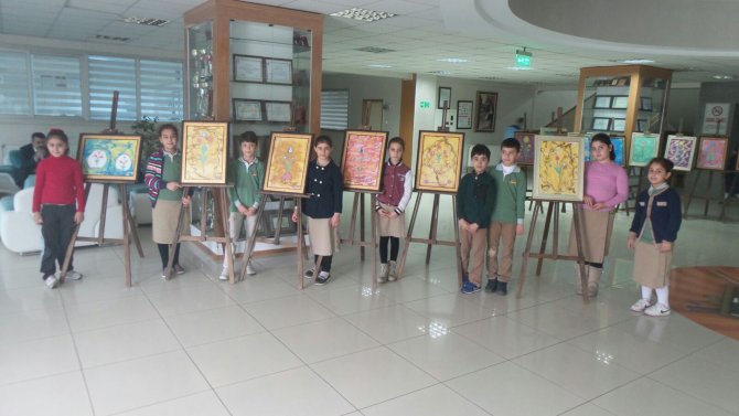Özel İrfan Okulları'nın minik öğrencileri ebru sergisi açtı