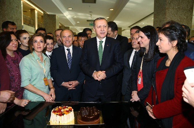 Gazetecilerden Cumhurbaşkanı Erdoğan’a Doğum Günü Sürprizi