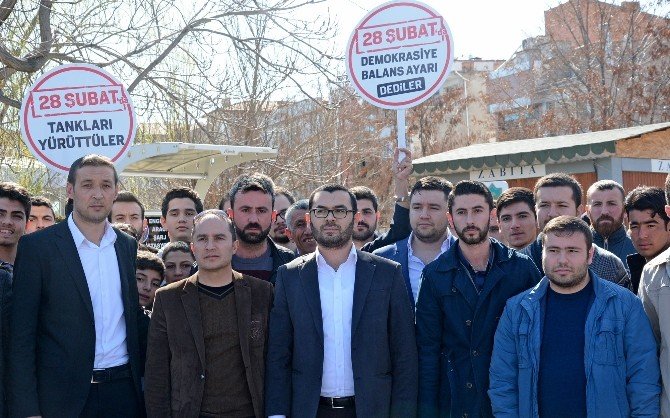 Aksaray’da AK Gençlik 28 Şubat Darbesini Kınadı