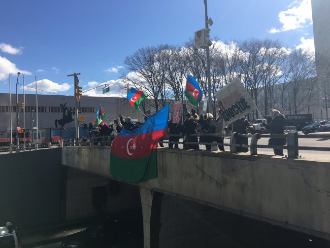 Hocalı katliamı BM önünde protesto edildi