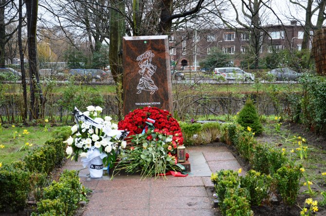 Lahey'de Hocalı Soykırımı Anıtı önünde tören düzenlendi