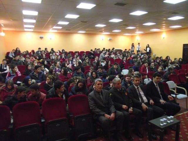 “Sen Hiç Ateş Böceği Gördün MÜ” Oyunu İlgi İle İzlendi