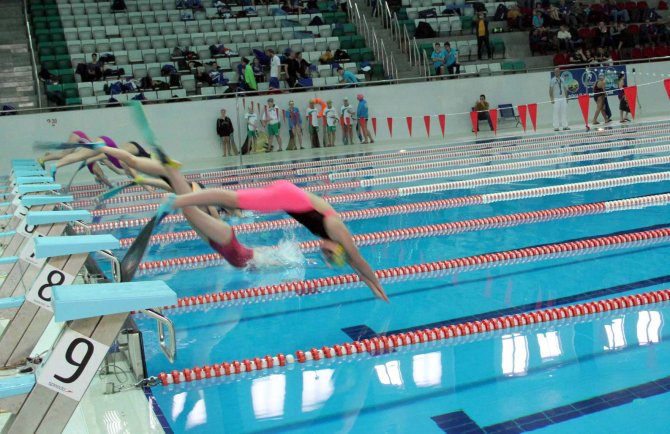 Paletli Yüzme Kulüplerarası Gençler Türkiye Şampiyonası Bursa’da başladı