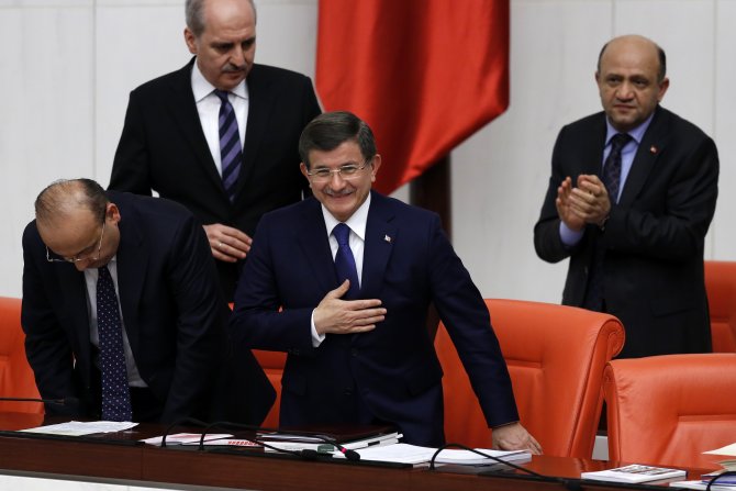Davutoğlu: AK Parti’nin efsanevi kurucu lideri Erdoğan’dır, yeni lideri benim