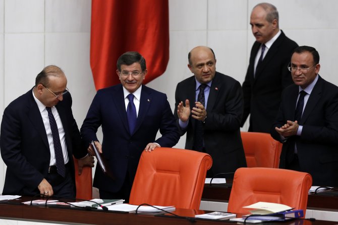 Davutoğlu: AK Parti’nin efsanevi kurucu lideri Erdoğan’dır, yeni lideri benim