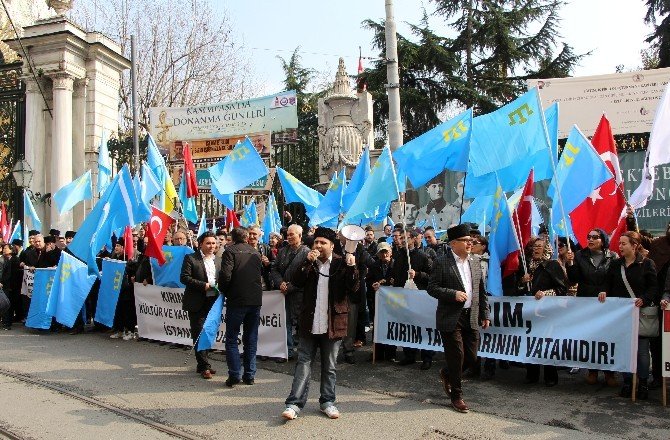 Rusya Konsolosluğu Önünde Kırım’ın İşgali Protesto Edildi