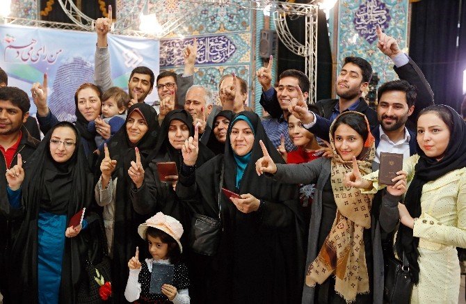 İran Nüfusunun Yüzde 58’i Seçime Katıldı