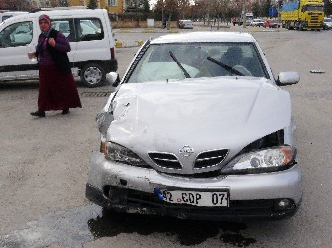 Aksaray’da Otomobiller Çarpıştı: İki Yaralı