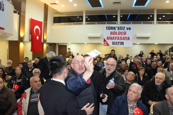 Perinçek 'CHP, HDP, AKP aynı' deyince salondaki CHP'li tepki gösterdi
