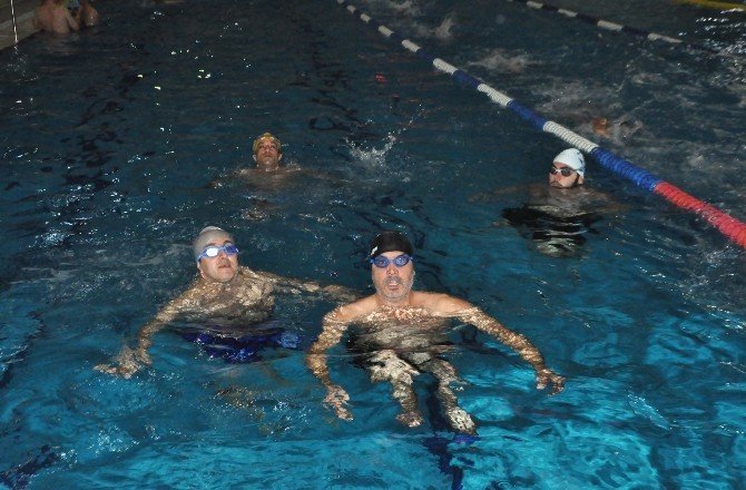Sakarya’da Engelliler Yüzme Öğreniyor