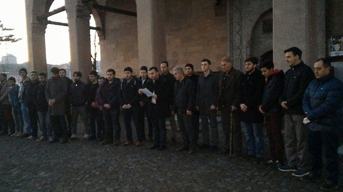 AK Partili Gençler, 28 Şubat’ı Lanetledi