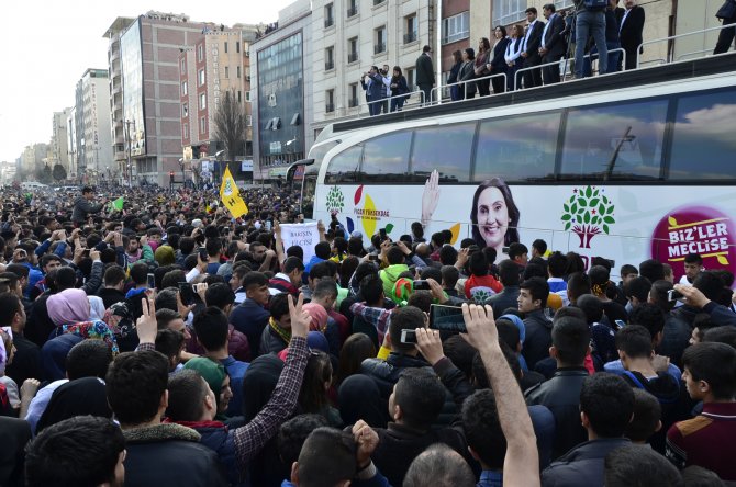 Demirtaş: Ey Davutoğlu sen artık siyasi bir mevtasın, siyasetin başlamadan bitti