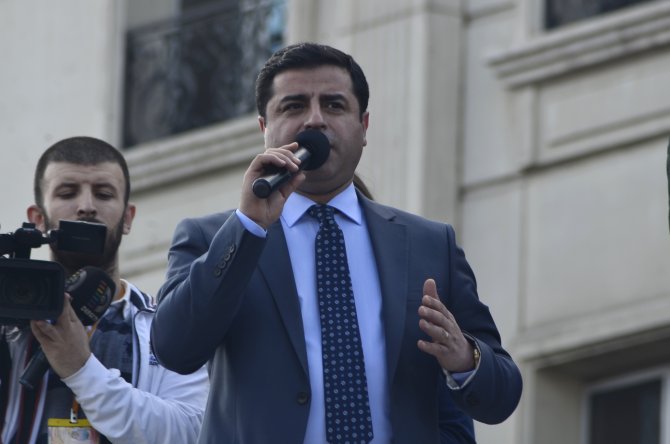 Demirtaş: Ey Davutoğlu sen artık siyasi bir mevtasın, siyasetin başlamadan bitti