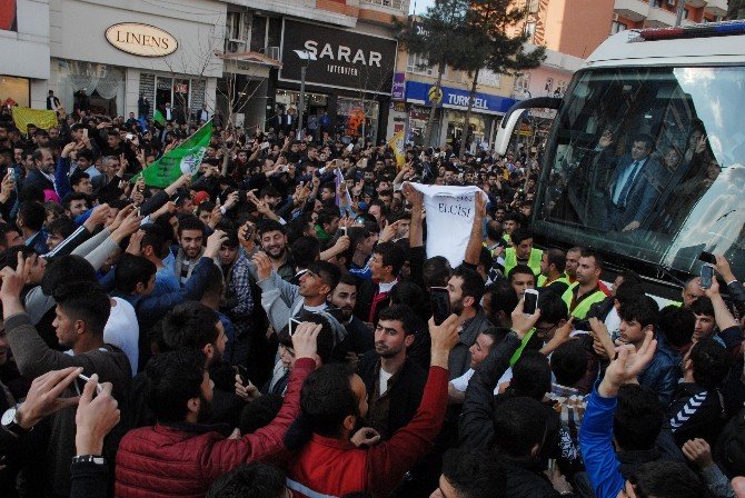 Demirtaş: "Çatışmalar Dursun, Silahlar Sussun"