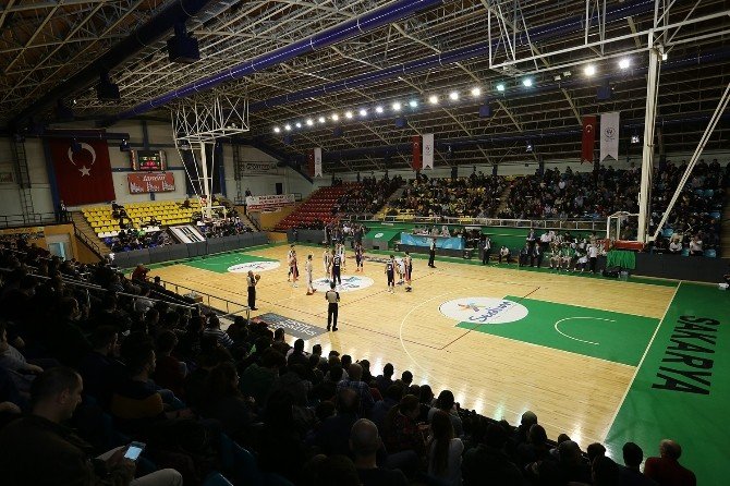 Sakarya Büyükşehir Basket Takımı Adanaspor’u Mağlup Etti